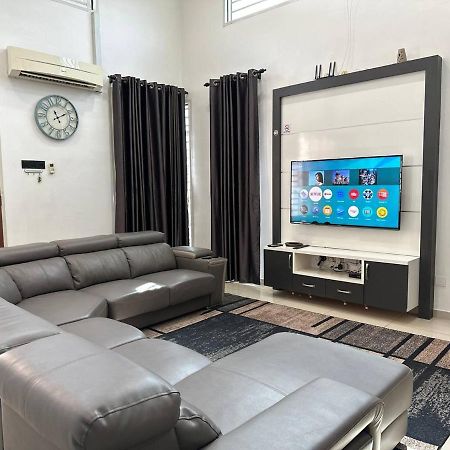 Bandar Melaka Family Bungalow Private Pool Bbq Wifi Netflix Екстер'єр фото