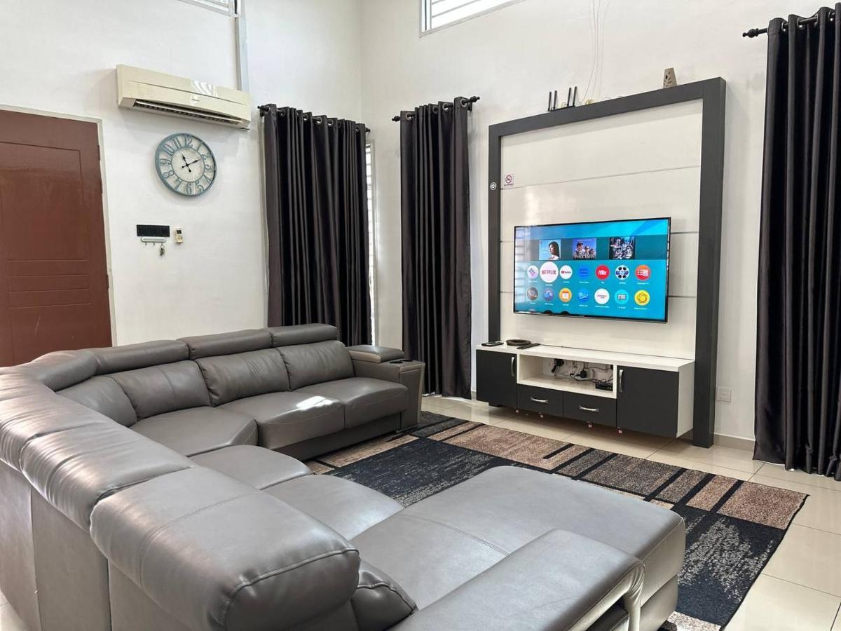 Bandar Melaka Family Bungalow Private Pool Bbq Wifi Netflix Екстер'єр фото