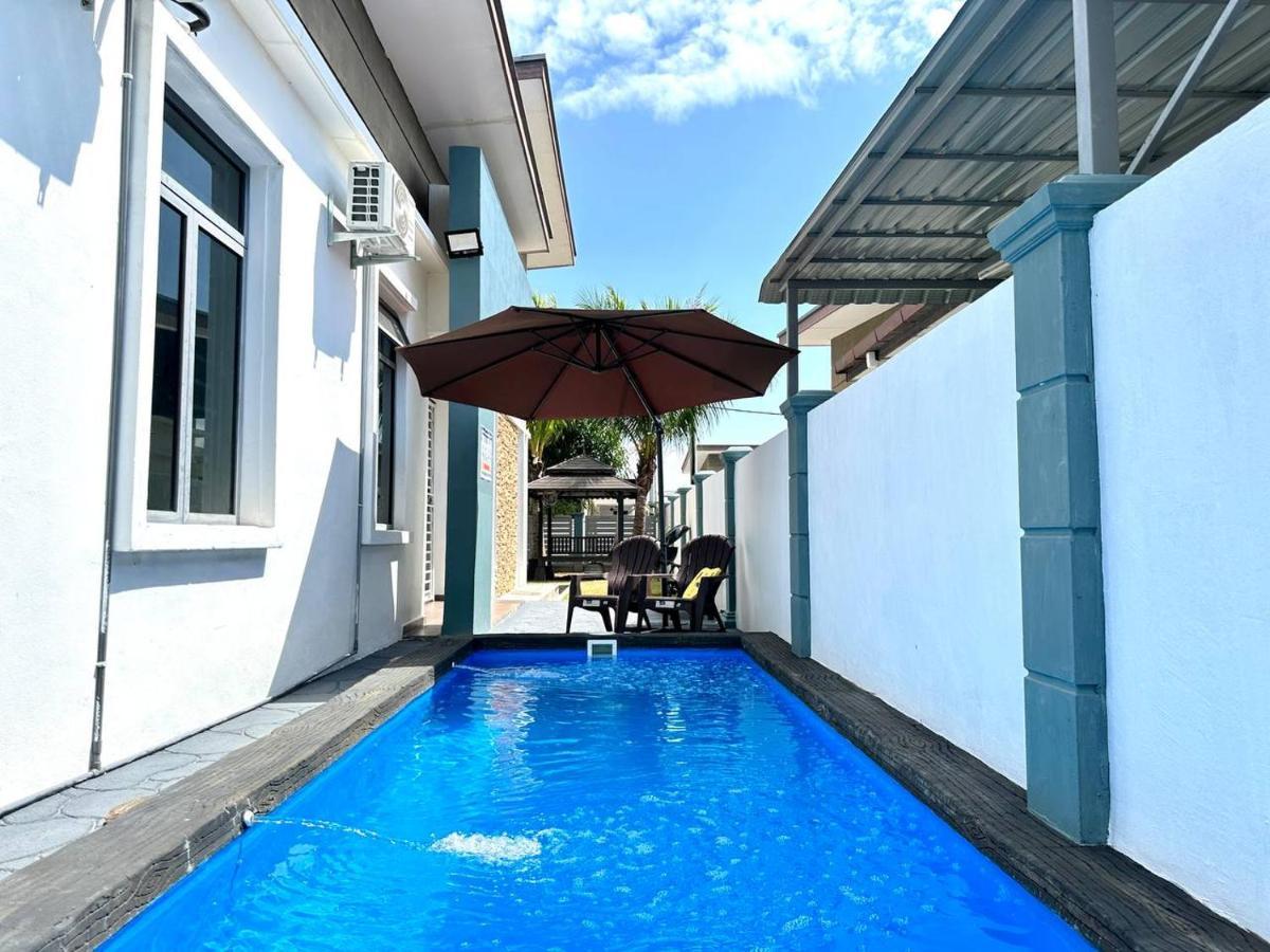 Bandar Melaka Family Bungalow Private Pool Bbq Wifi Netflix Екстер'єр фото