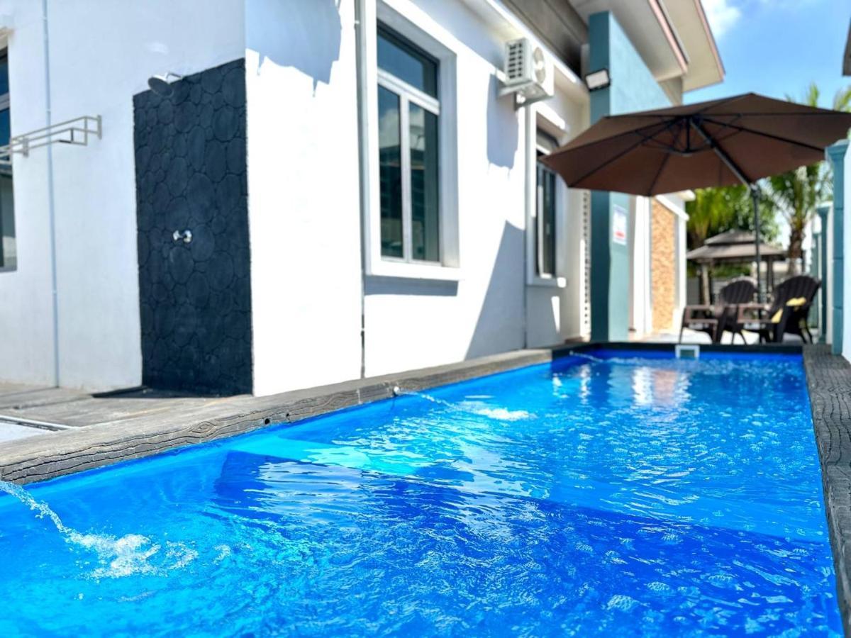 Bandar Melaka Family Bungalow Private Pool Bbq Wifi Netflix Екстер'єр фото